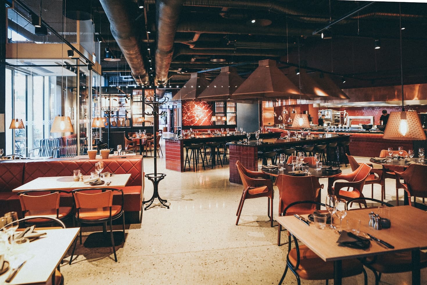 Eleganckie wnętrze restauracji LuckyBite